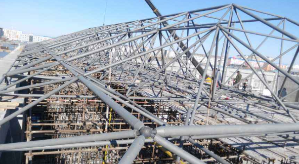 高平细数网架装配中抉择应用钢结构对室第的优势