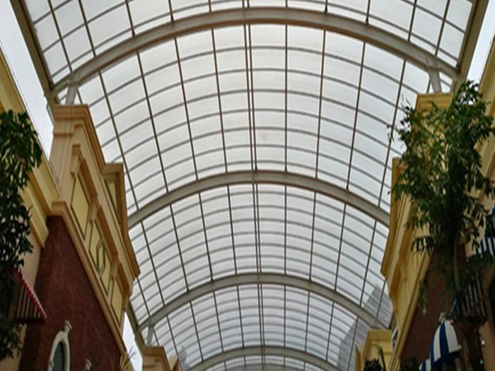 高平屋面网架顶棚吊装方案